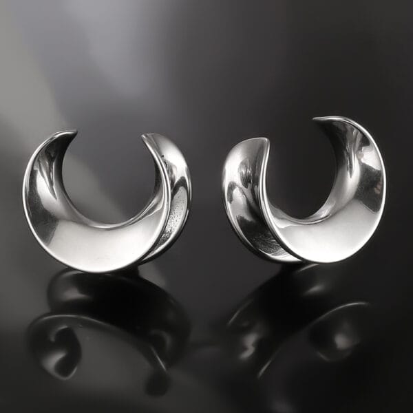 2PCS Saddle Plugs Tunnels Gauges Expansions