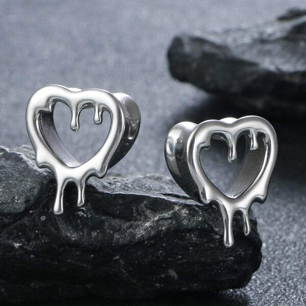 2PCS Stainless Steel Heart Drops Ear Gauges Plugs Tunnels Expander