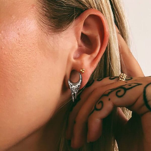 2PCS Ear Saddle Plugs Hangers for Stretched Lobe Ear