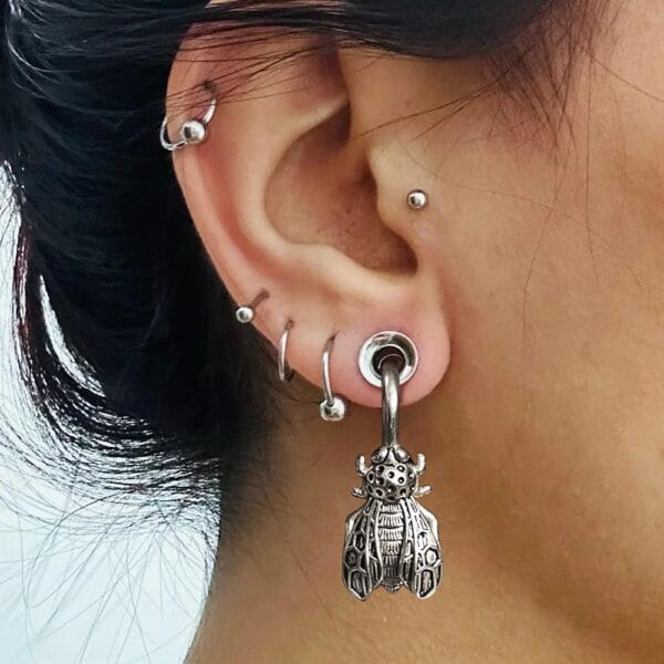4mm 6g Bee Ear Hanger