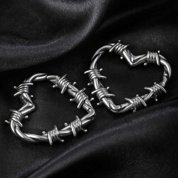 Heart Knot Ear Weights Hanger