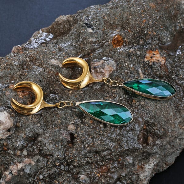2PCS Green Crystal Stone Ear Dangle Plugs Tunnels