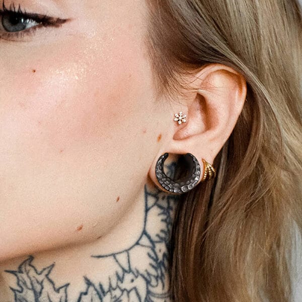 2PCS Moon Saddle Plugs Hangers Ear Gauges for Stretched Lobe Ear