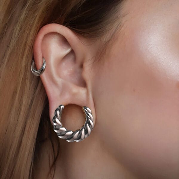 2PCS 316 Stainless Steel Twist Saddle Ear Tunnels Plugs Expander Stretchers