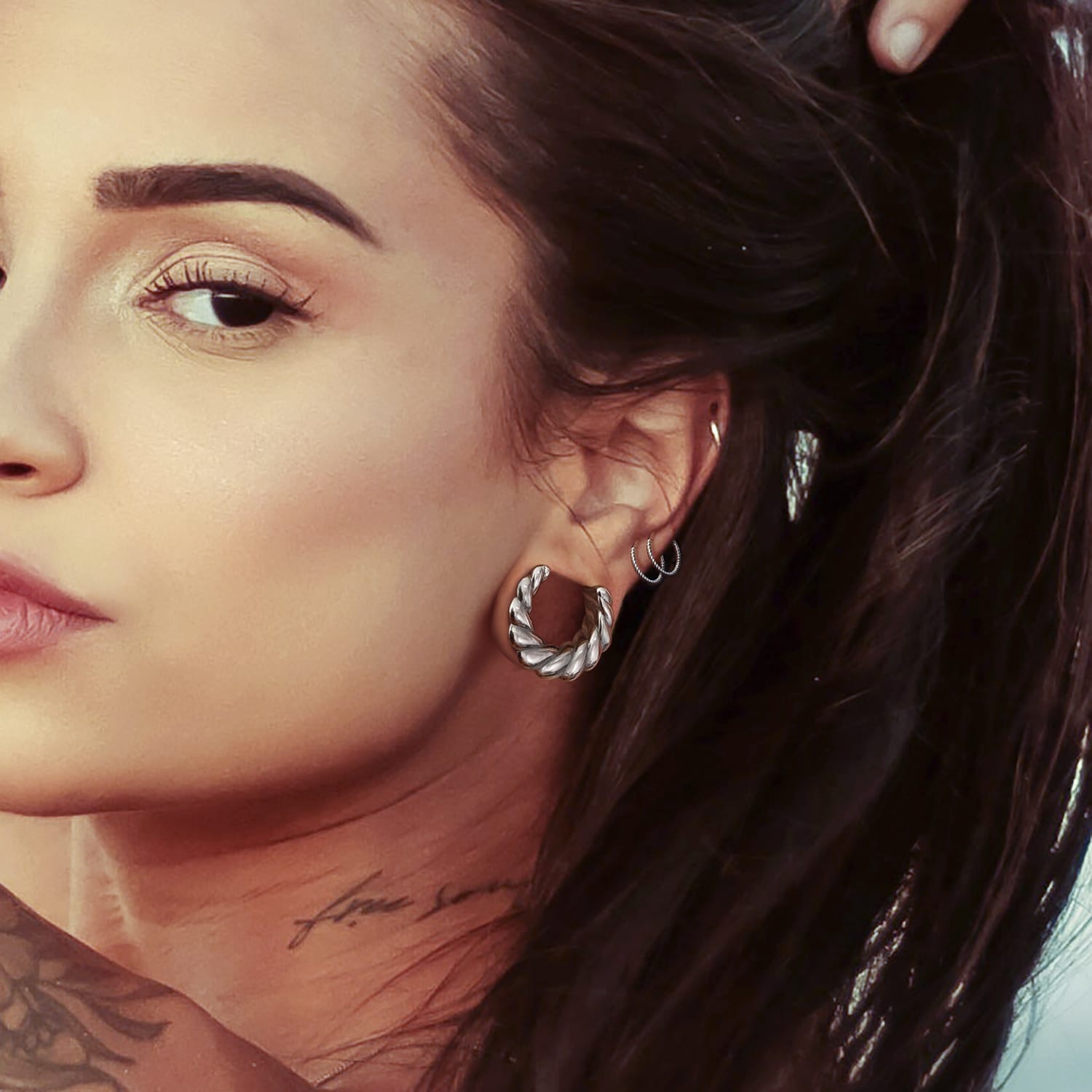 Twist Saddle Ear Tunnels Plugs - Image 2