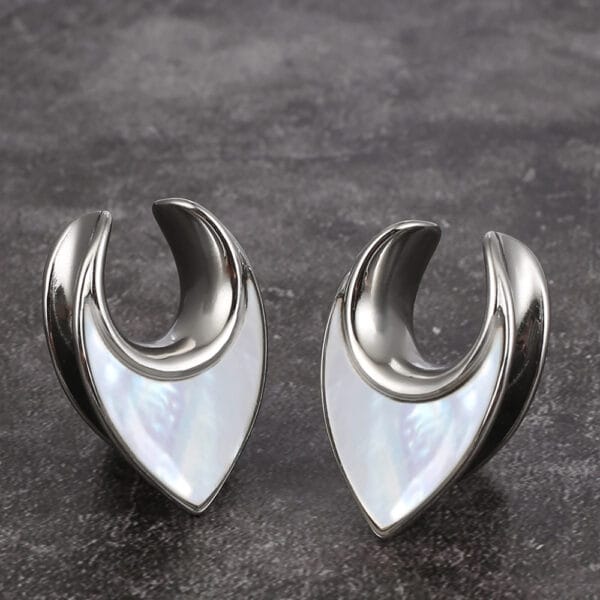 2PCS Fashion Wedding Saddle Conch Shell Ear Gauges