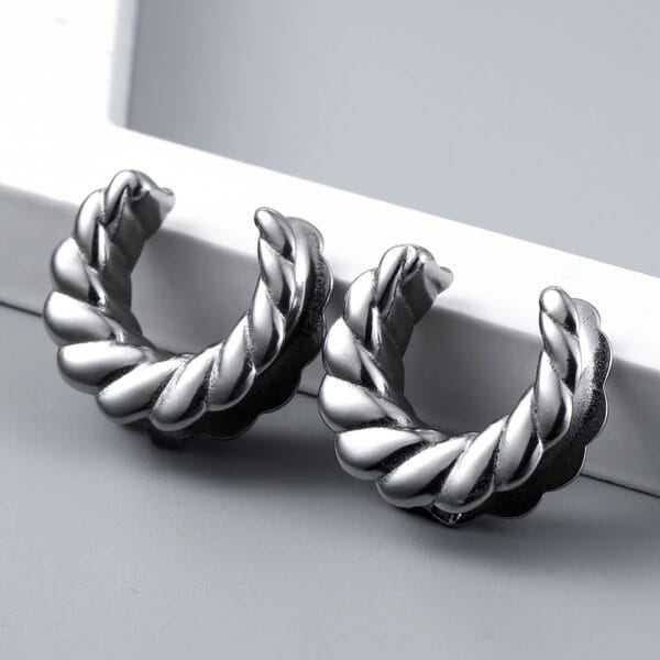 2PCS 316 Stainless Steel Twist Saddle Ear Tunnels Plugs Expander Stretchers