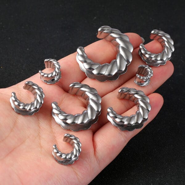 2PCS 316 Stainless Steel Twist Saddle Ear Tunnels Plugs Expander Stretchers