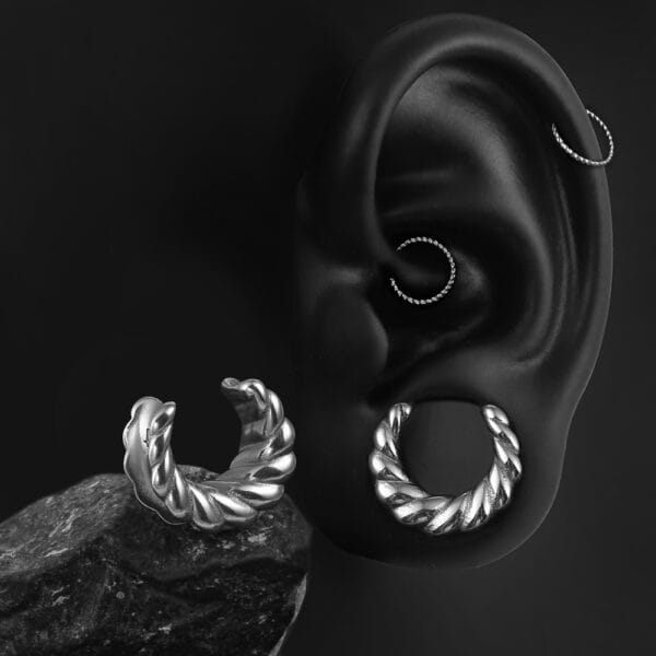 2PCS 316 Stainless Steel Twist Saddle Ear Tunnels Plugs Expander Stretchers