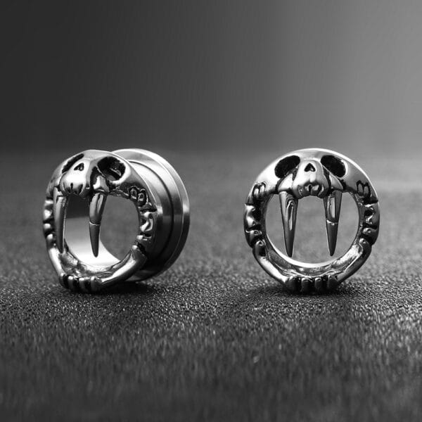 1673-SI (1) Animal Fangs Ear Gauges