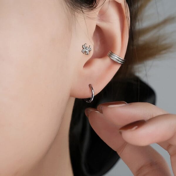 Spider Flat Back Labret
